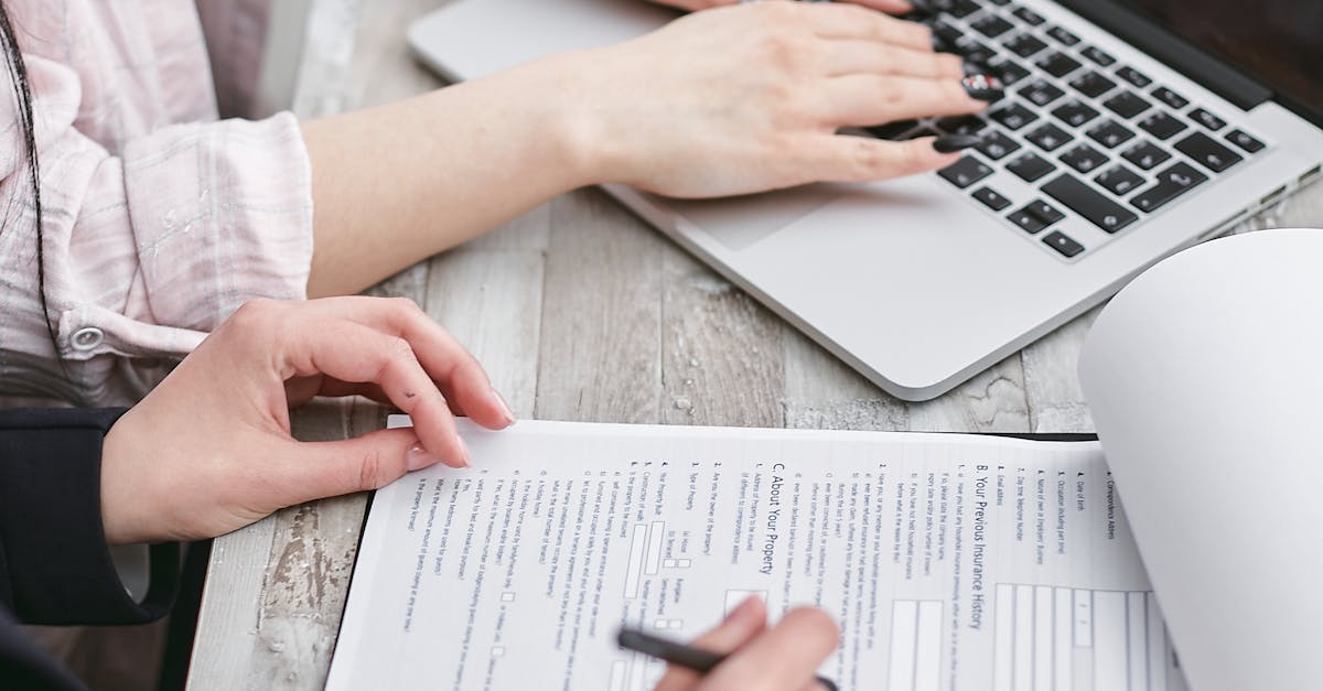 assurance crédit hypothécaire offerte par diverses institutions financières pour protéger les emprunteurs contre les risques liés au remboursement de leur prêt immobilier.