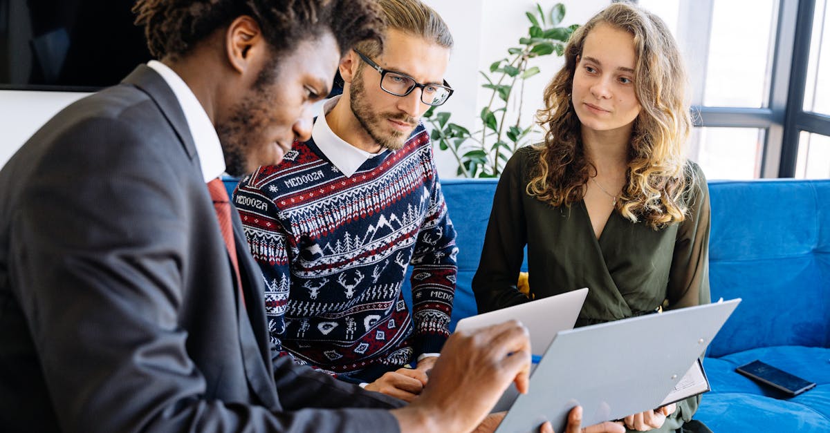 l'assurance prêt hypothécaire, également appelée assurance hypothécaire, est un type d'assurance qui protège le prêteur en cas de défaut de paiement de l'emprunteur sur un prêt hypothécaire.